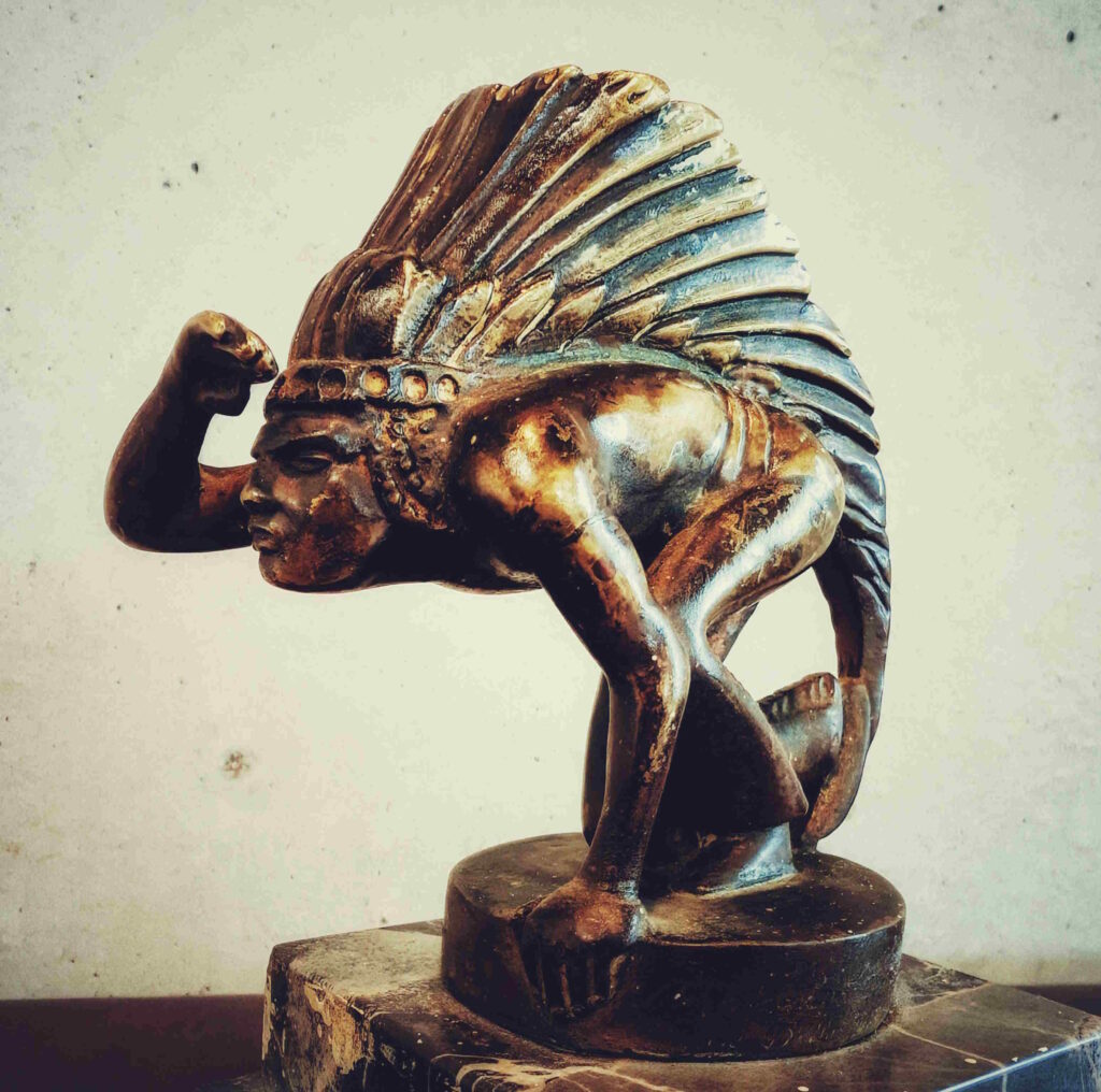 Kühlerfigur Indianer, signiert Guillaume Laplagne, Frankreich ca. 1920er